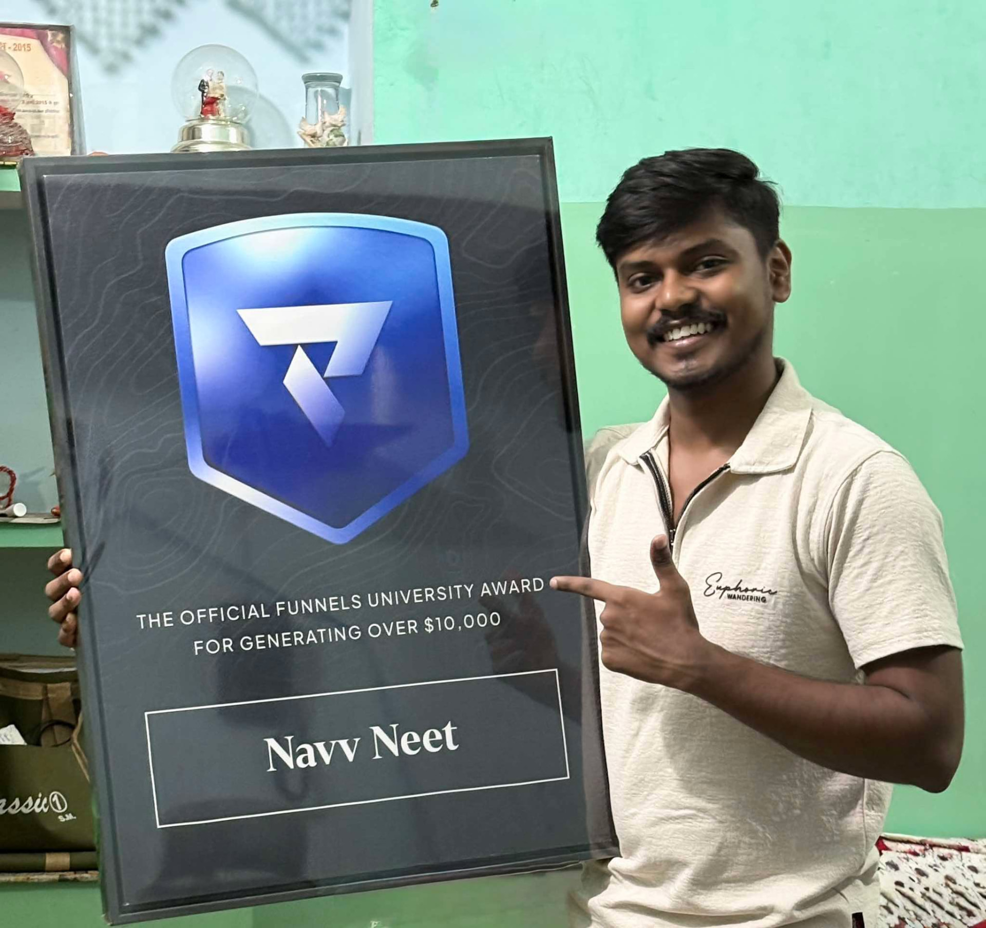 Navv Neet holding the Funnels University $10K Award